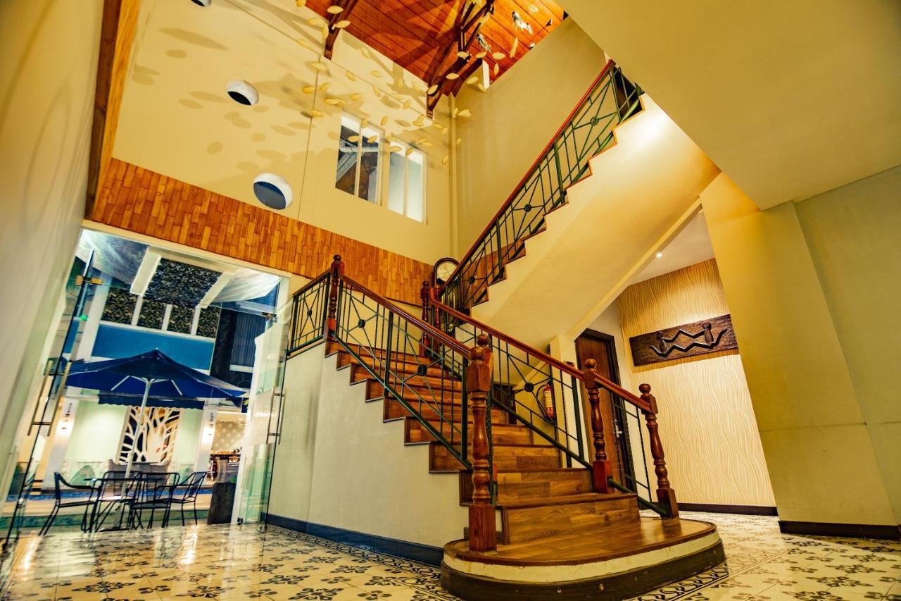 Oxville Hotel Padang  Exteriör bild