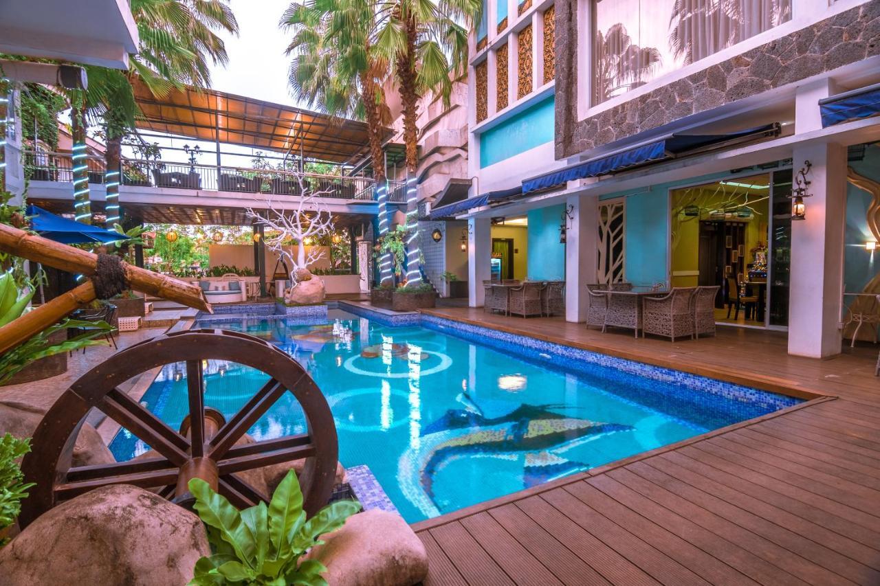 Oxville Hotel Padang  Exteriör bild