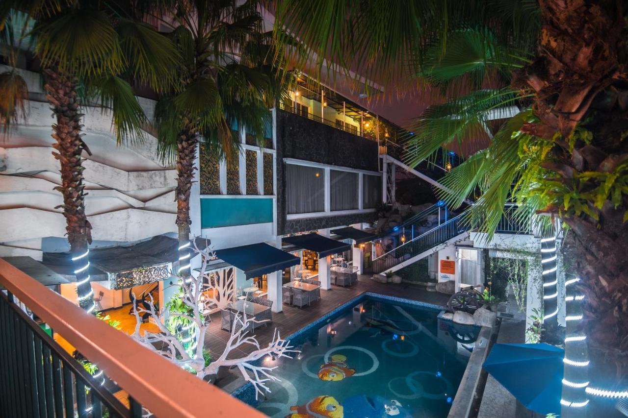 Oxville Hotel Padang  Exteriör bild