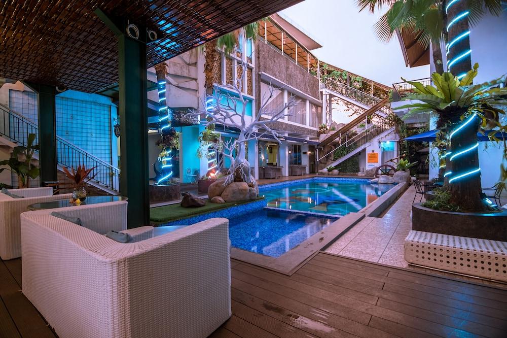 Oxville Hotel Padang  Exteriör bild