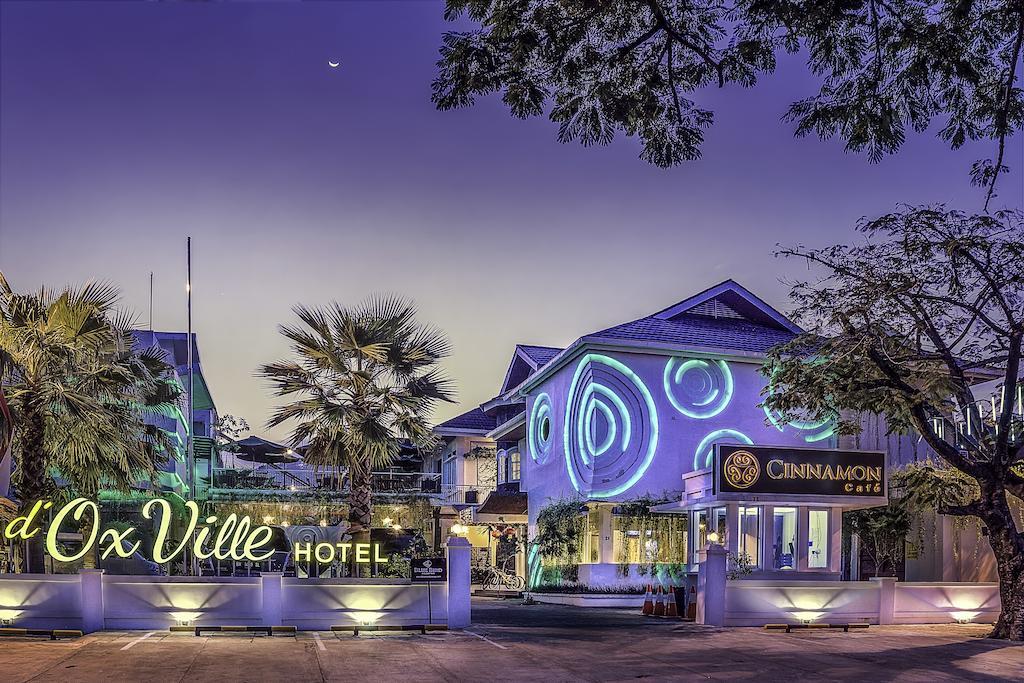 Oxville Hotel Padang  Exteriör bild